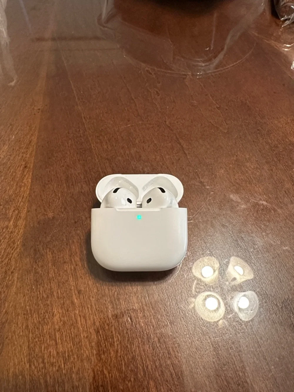 Apple AirPods 4 (no noise cancelling) like new